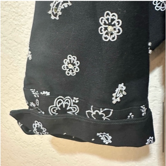 Vintage Oversized Embellishments & Embroidered
Jean Jacket 3X - Picture 4 of 11